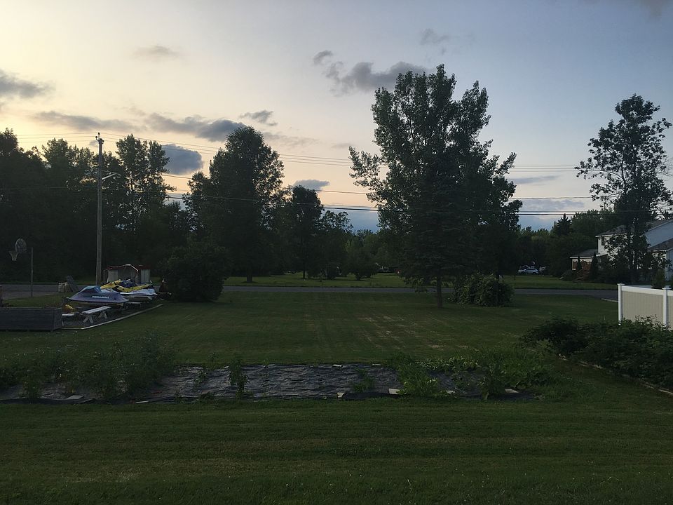 2nd image of 7962 Kneeskern Rd