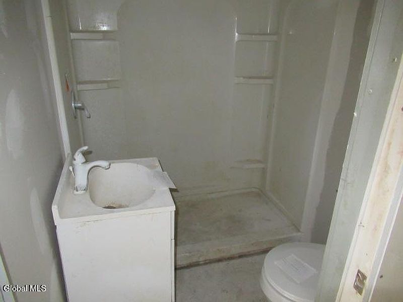 5th image of 2326 Broadway