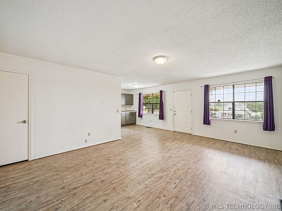 4th image of 412 N Washington Ave E