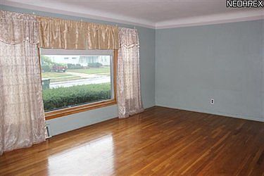 3rd image of 29640 Phillips Ave