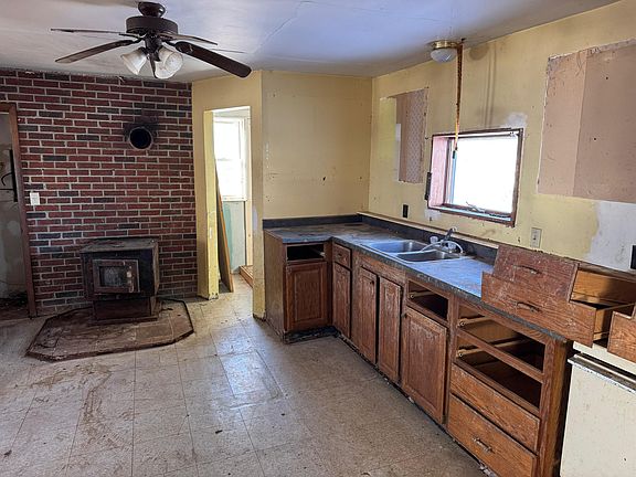 4th image of 307 Limestone Road