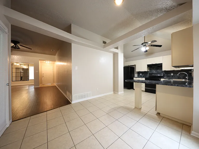 1702 Clairidge Ave — Photo 4
