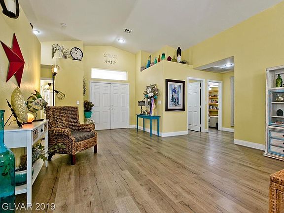4th image of 8040 Villa Fiesta St