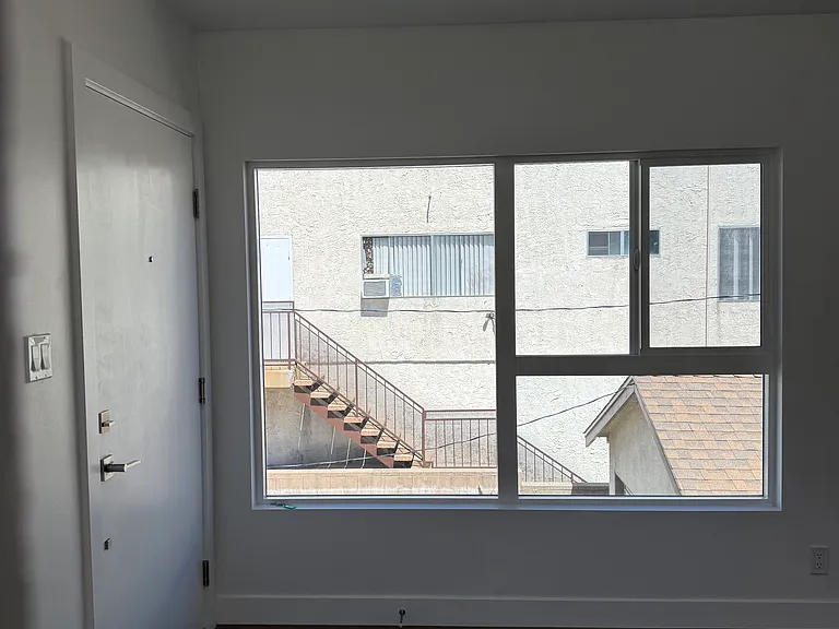W 7th St — Photo 1