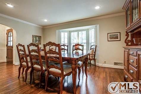 4th image of 9257 Meadowglen Dr