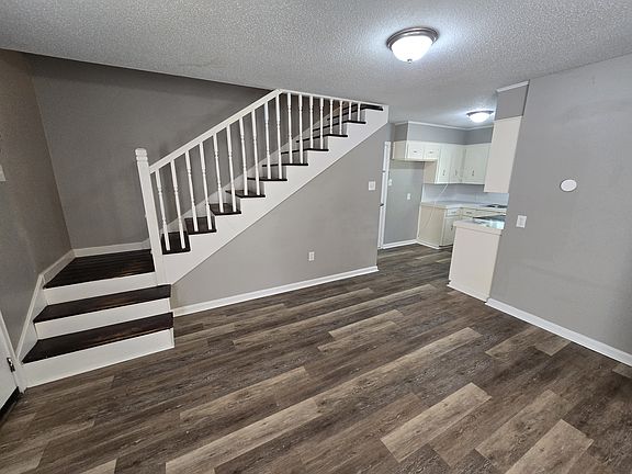 5th image of 46 Meadowlark Dr