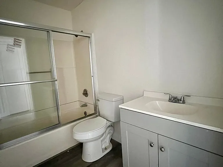 709 E Houston Ave #14 — Photo 9
