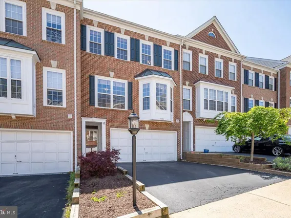5705 Governors Pond Cir, Alexandria, VA 22310