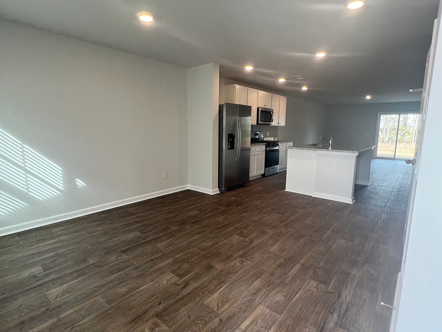 5 bed, 3.5 bath, 2215 sqft, $2,449 — Photo 3