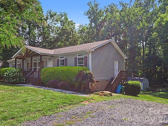 2nd image of 806 New Castle Ct