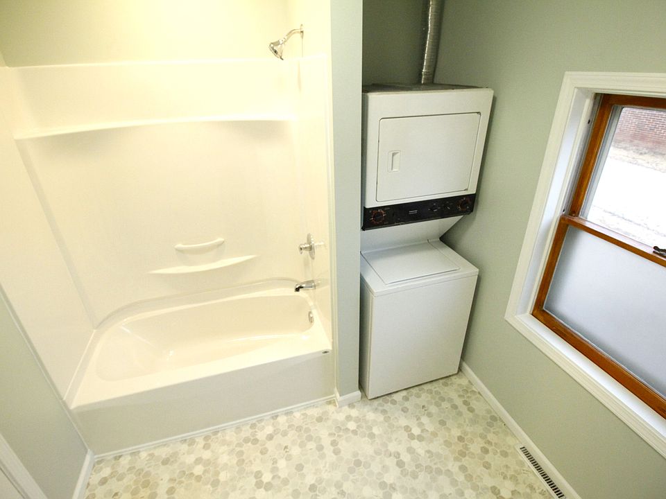 1st image of 306 W Division St #1