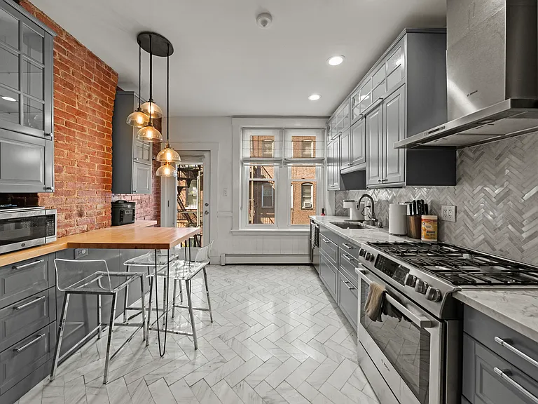 19 Cortes St #3 — Photo 1