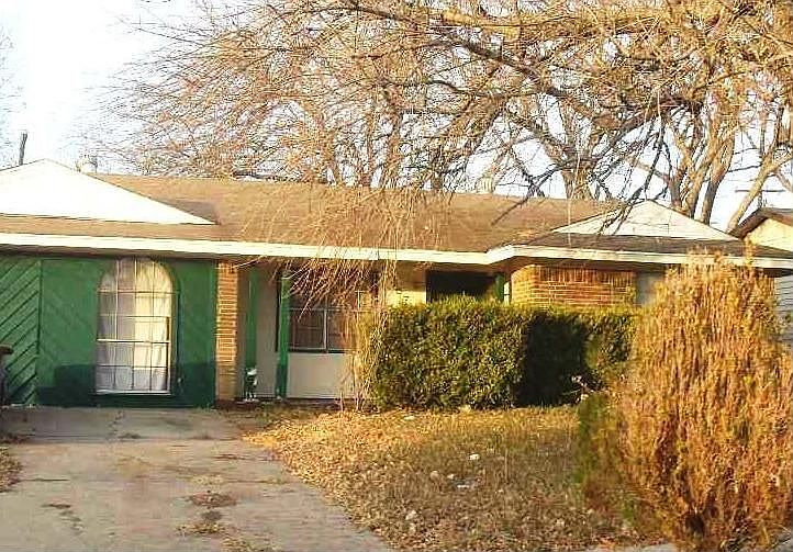 1st image of 207 E Magnolia Ln