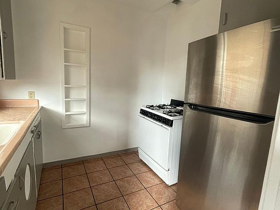 3rd image of 1231 Greenfield Dr #2-B