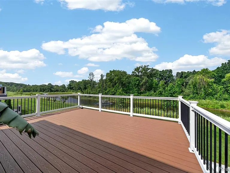 4160 Walcott Dr — Photo 31