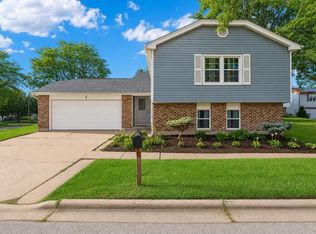 3 Whitehall Ct, Schaumburg, IL 60107