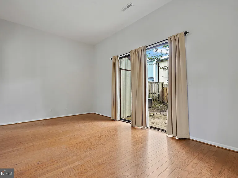 6351 Rockshire St — Photo 10