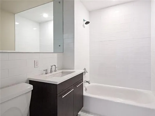 Sold by Avenue Sotheby's International Realty | media 27