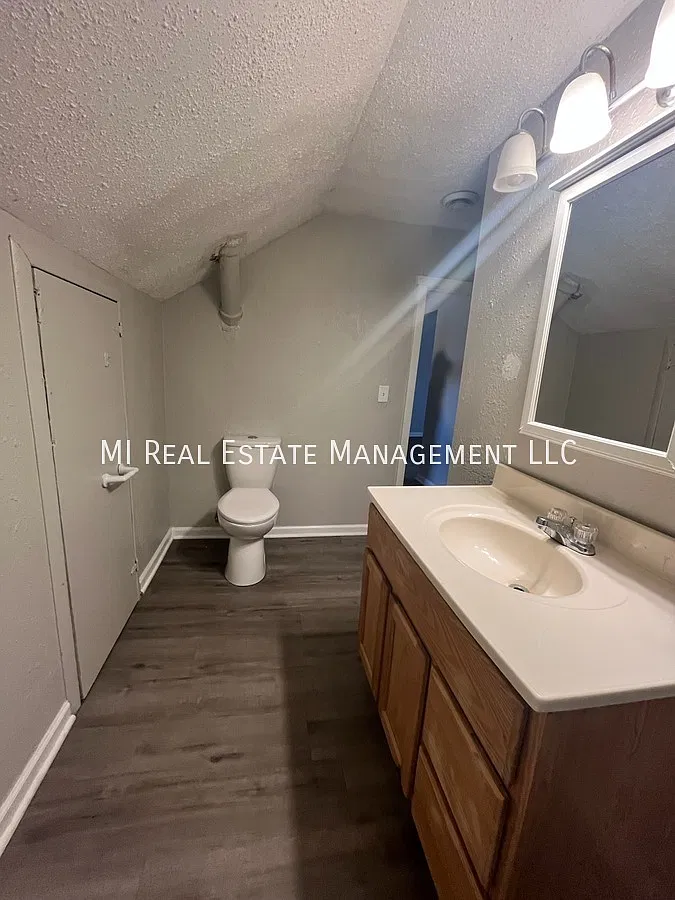 2 bed, 1.0 bath, 700 sqft, $1,275 — Photo 3