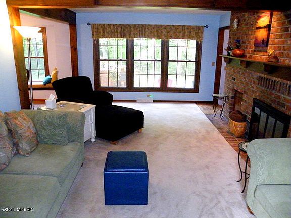 4th image of 3139 Emberwood Dr SE