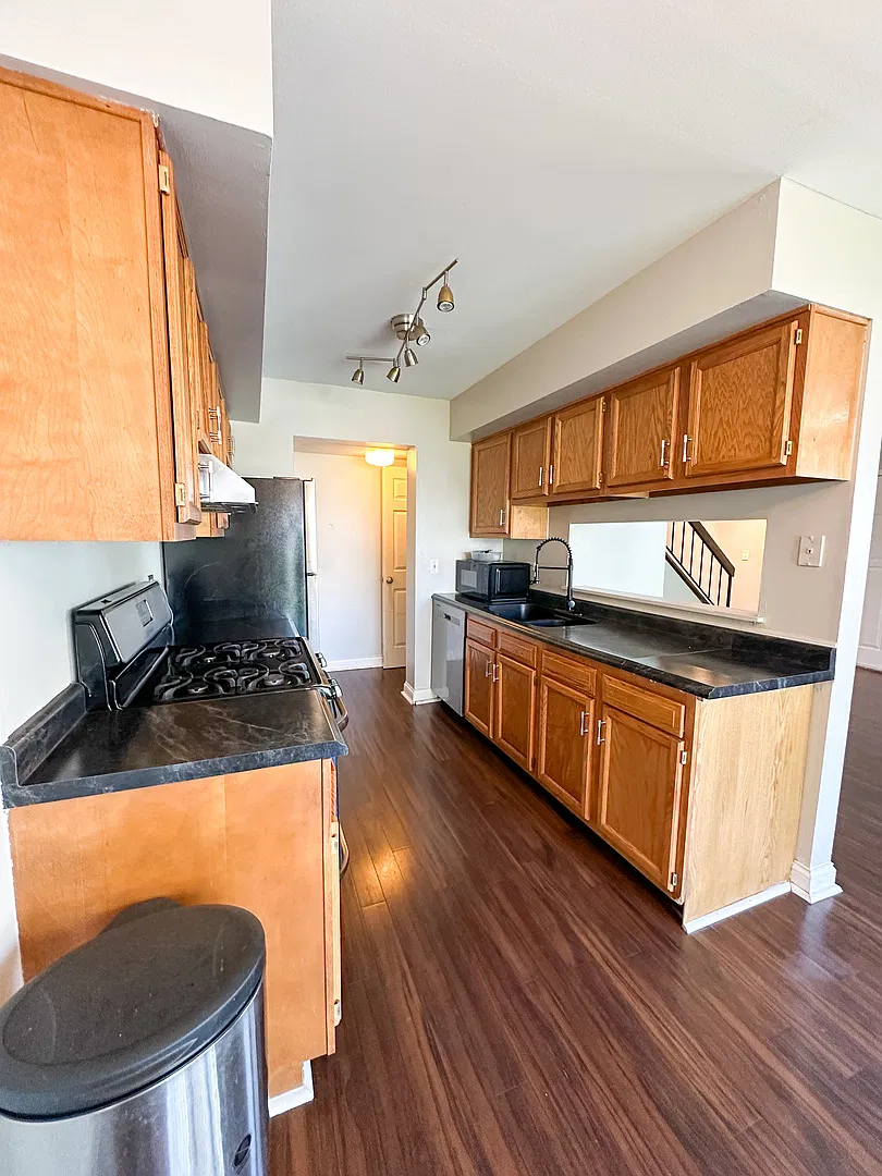 2 bed, 1000 sqft, $2,000 — Photo 4