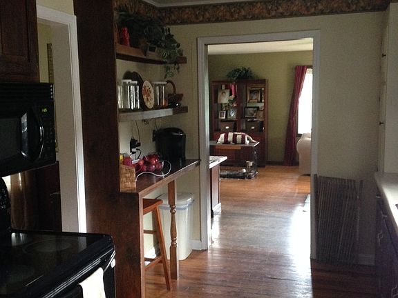 2nd image of 2612 Woodland St NE