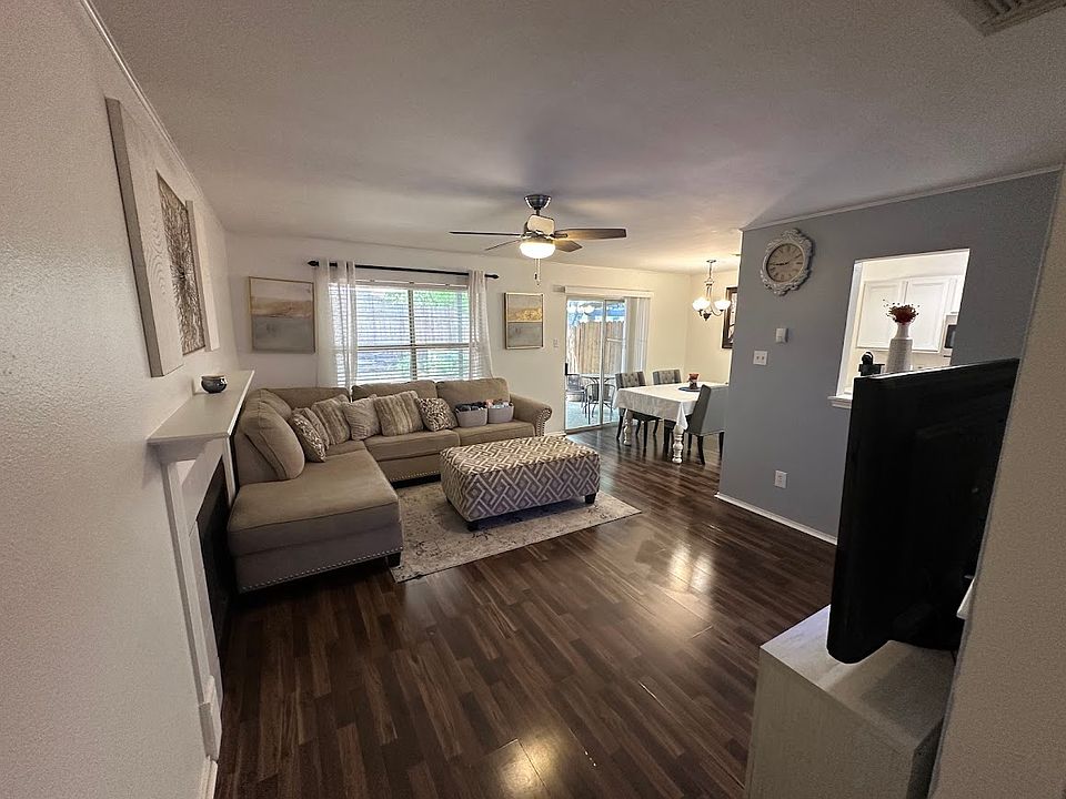 Living Spaces- Entry View