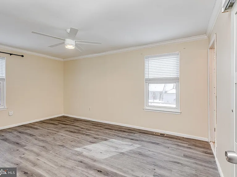 45 Stratford Ln — Photo 23