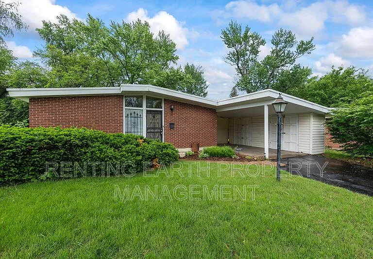 6452 Evergreen Blvd — Photo 4