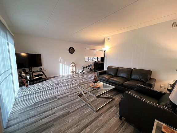 3rd image of 15339 West Ave APT 1A
