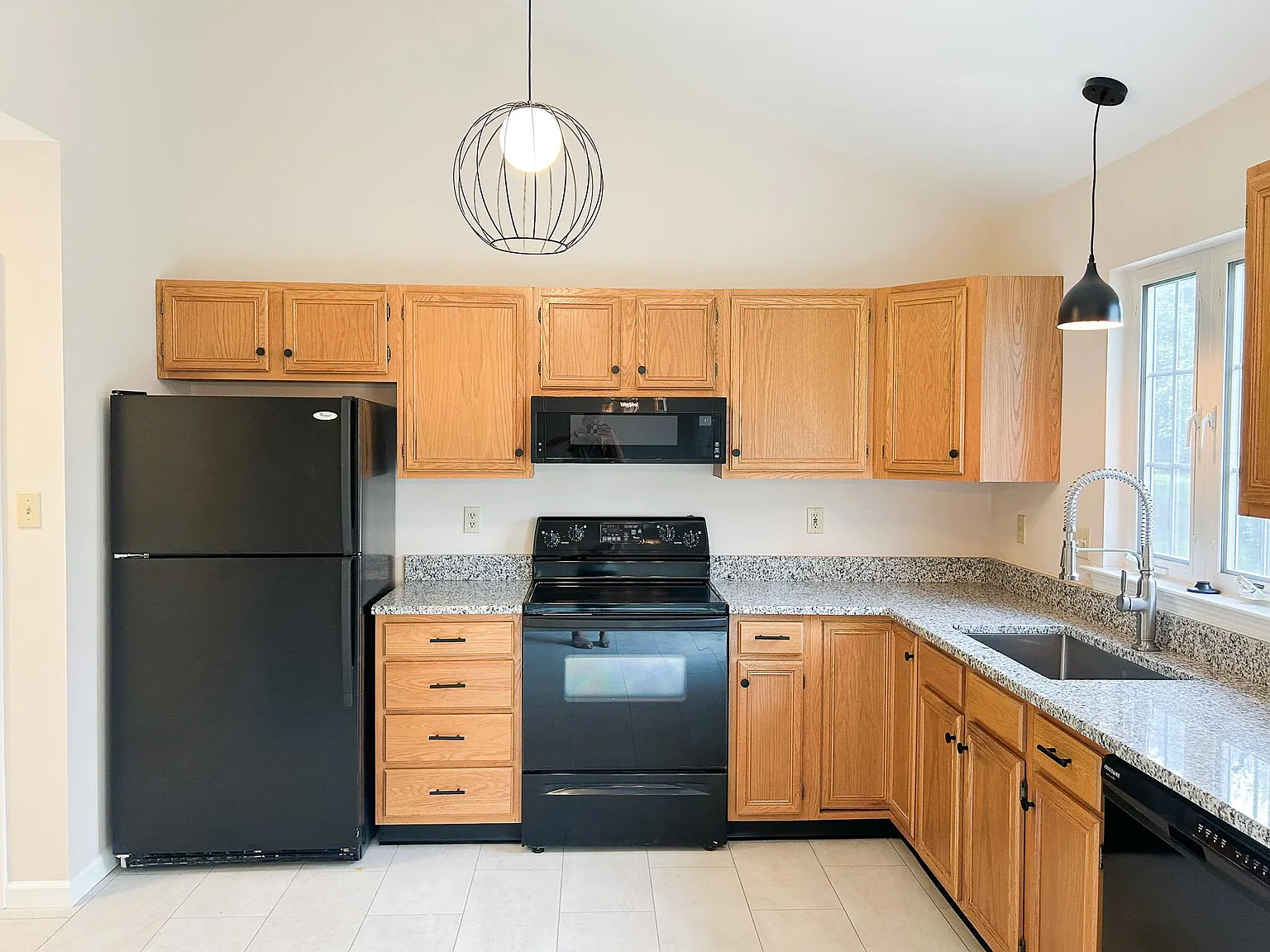 2 bed, 1099 sqft, $1,945 — Photo 1