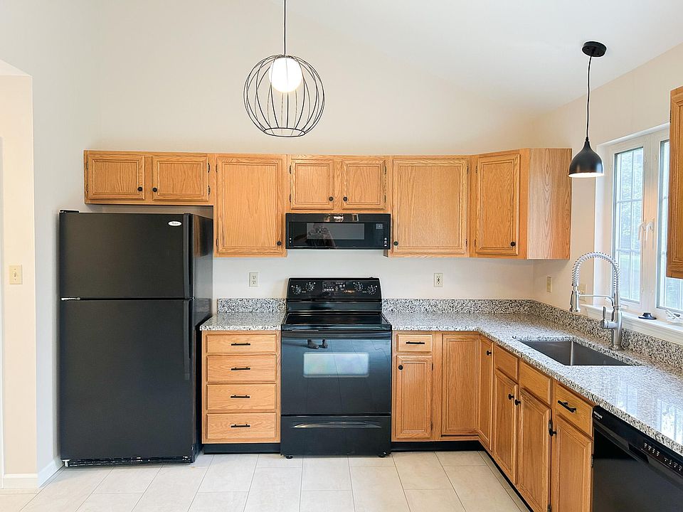 1st image of 21 Oakgrove Ln