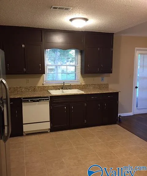 1027 Sharpsburg Dr SE — Photo 12