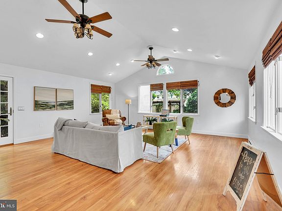 2nd image of 1317 Swan Dr