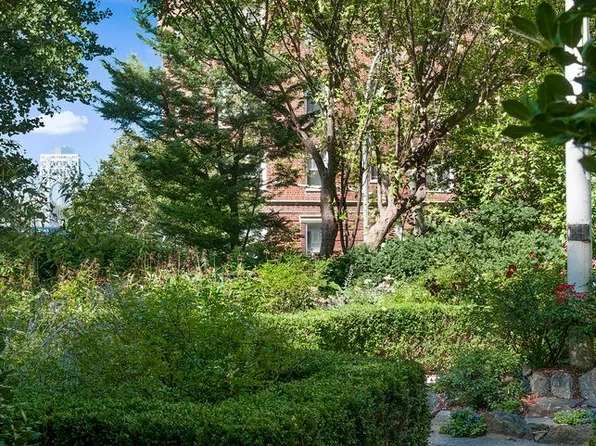 116 Pinehurst Avenue image 14 of 15