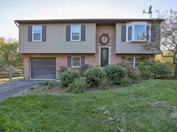 101 Fisher St, Jonestown, PA 17038