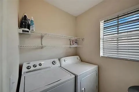 2311 W Chestnut St — Photo 9