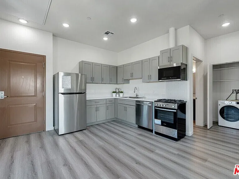 983 Dewey Ave #204 — Photo 2
