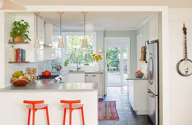 Sold by Compass | media 10