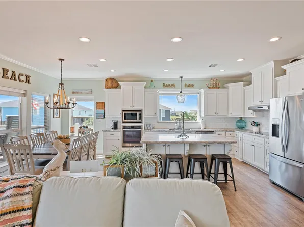 4414 Whaler Ln, Pt Bolivar, TX 77650