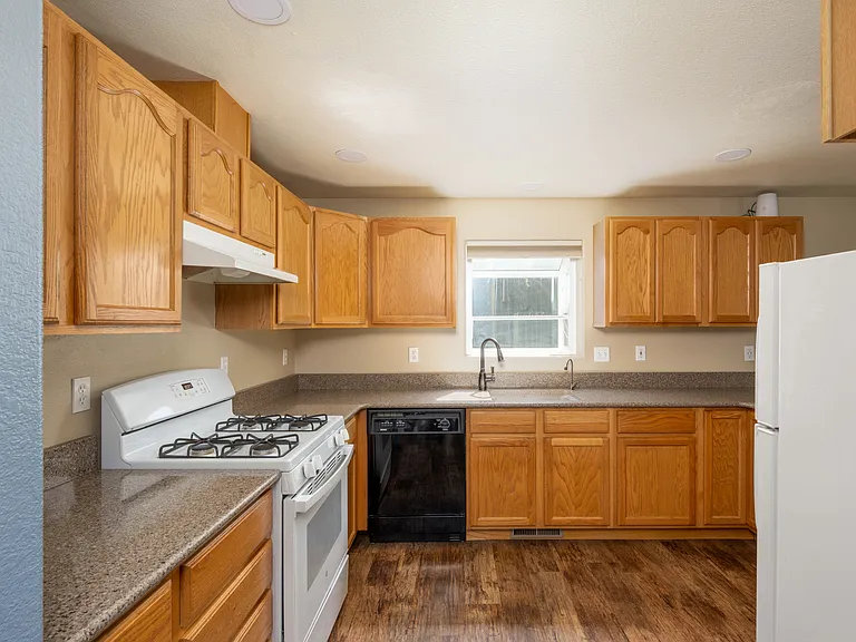 748 NE Mason Rd — Photo 12