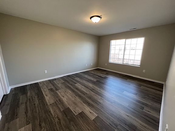 5th image of 3557 Ash St #15