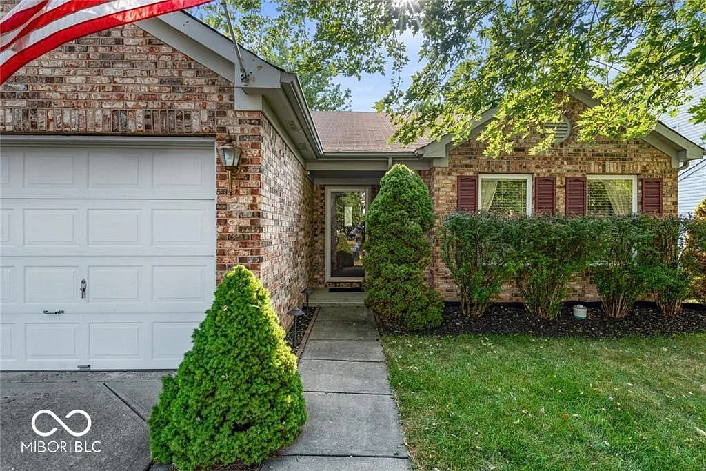 3 bed, 1525 sqft, $2,045 — Photo 2