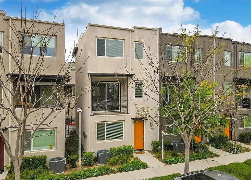 3 bed, 3.5 bath, 1657 sqft, $4,100 — Photo 1