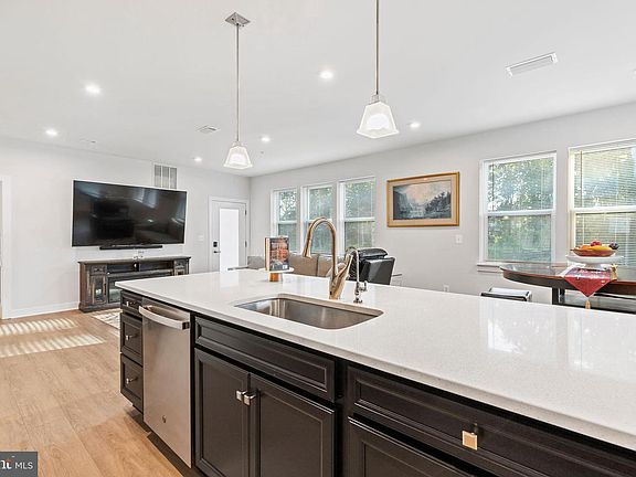 5th image of 10411 Resort Rd #W