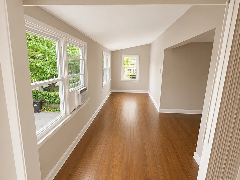 558 Eagle St #2 — Photo 9
