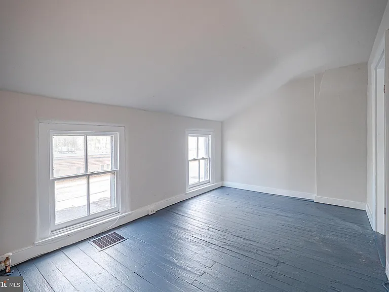 521 Maple Ave — Photo 21