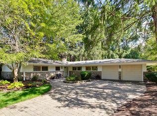 16 Essex Ln, Lincolnshire, IL