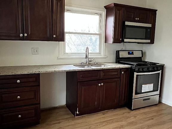 4th image of 152 Crim St