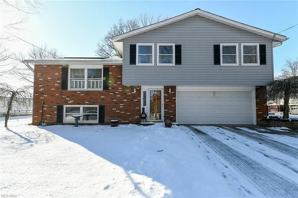 486 Narragansett Dr photo 1